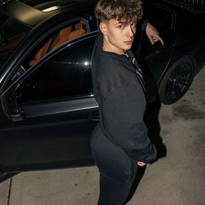 Meet your Posher, Esiah